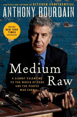 Medium Raw : A Bloody Valentine to the World of Food and the People Who Cook