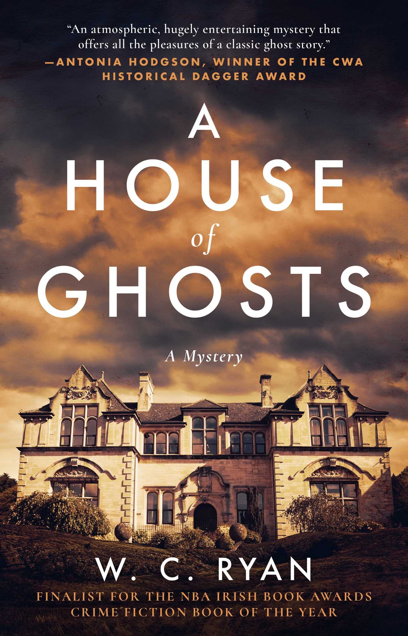 A House of Ghosts : A Gripping Murder Mystery Set in a Haunted House